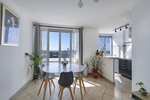 Magnifique T3 de 60m2, rénové et meublé avec vue panoramique sur Marseille !
