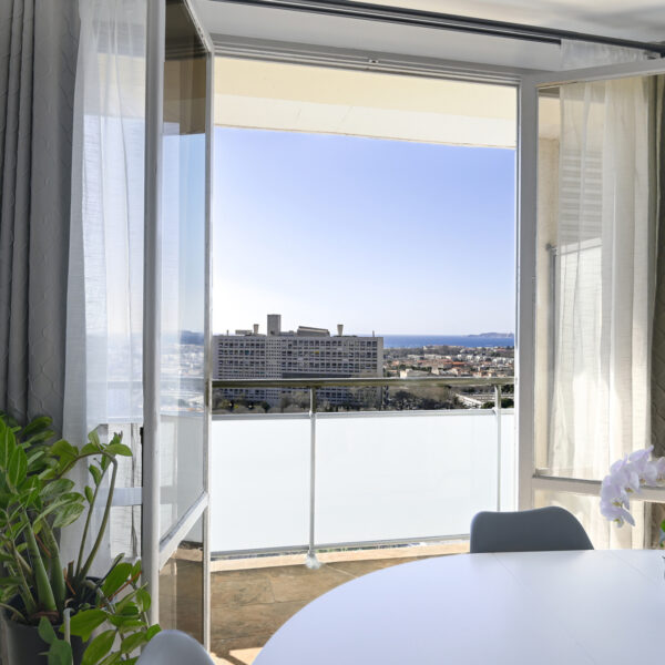 Magnifique T3 de 60m2, rénové et meublé avec vue panoramique sur Marseille ! – Image 4