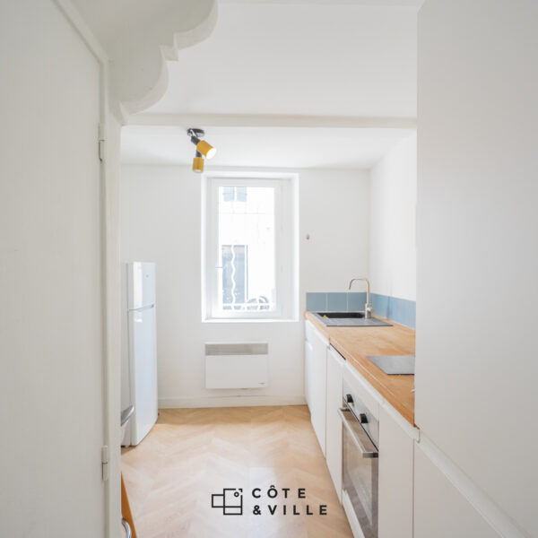 T1 de 23m2, traversant, joliment rénové et meublé en plein coeur de Vauban ! – Image 6