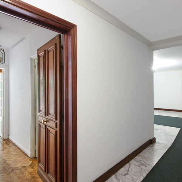Rare à la vente , grand studio de 37m2, en plein centre de Cassis avec une terrasse de 25 m2 au calme et ensol – Image 8
