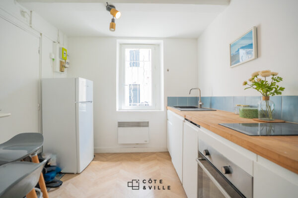 T1 de 23m2, traversant, joliment rénové et meublé en plein coeur de Vauban !