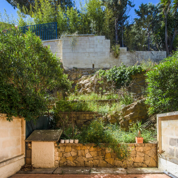 Rare à la vente , grand studio de 37m2, en plein centre de Cassis avec une terrasse de 25 m2 au calme et ensol – Image 5