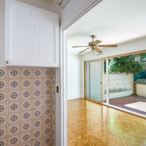 Rare à la vente , grand studio de 37m2, en plein centre de Cassis avec une terrasse de 25 m2 au calme et ensol – Image 2