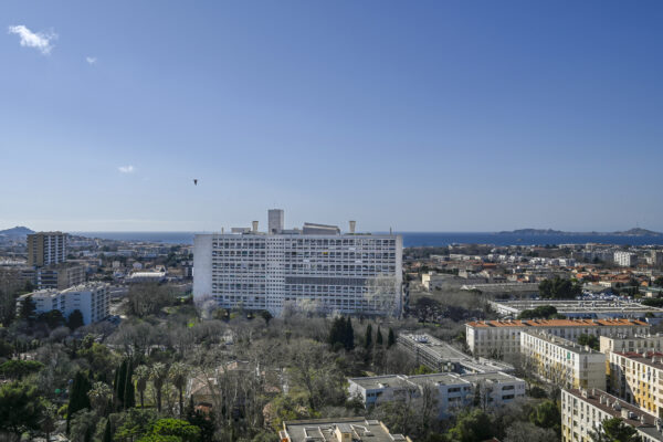 Magnifique T3 de 60m2, rénové et meublé avec vue panoramique sur Marseille !