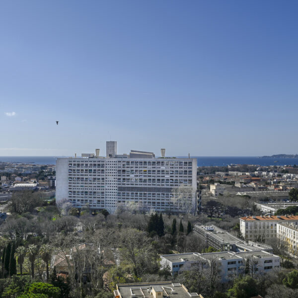 Magnifique T3 de 60m2, rénové et meublé avec vue panoramique sur Marseille ! – Image 2