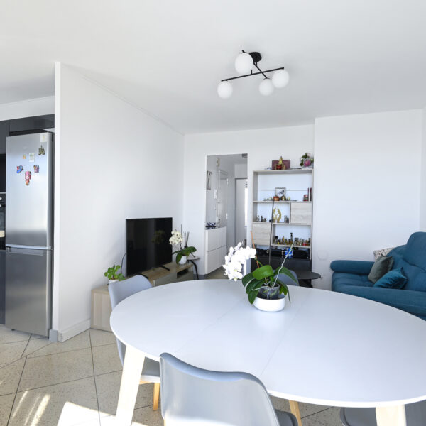 Magnifique T3 de 60m2, rénové et meublé avec vue panoramique sur Marseille ! – Image 5