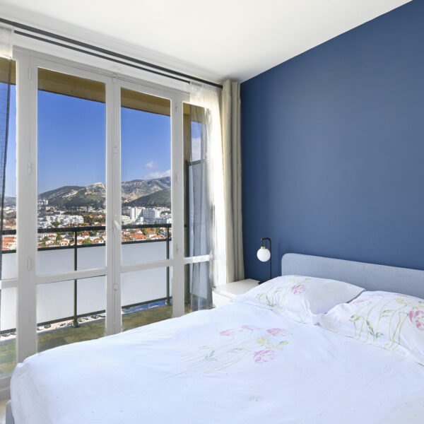 Magnifique T3 de 60m2, rénové et meublé avec vue panoramique sur Marseille ! – Image 8