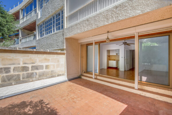 Rare à la vente , grand studio de 37m2, en plein centre de Cassis avec une terrasse de 25 m2 au calme et ensol