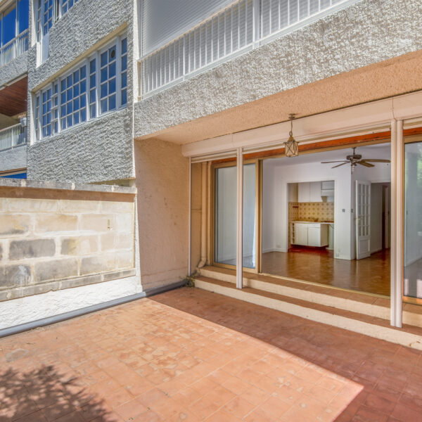 Rare à la vente , grand studio de 37m2, en plein centre de Cassis avec une terrasse de 25 m2 au calme et ensol – Image 6