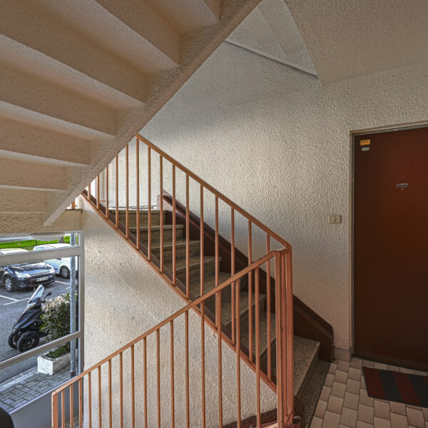 Joli T4 de 73M2 en rez de chaussée surélevé, dans une résidence fermée et sécurisée, avec parking ! – Image 8