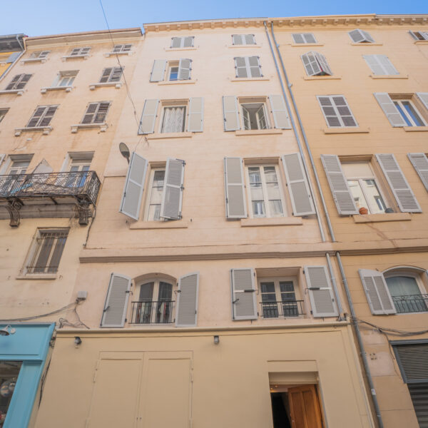 Joli T1 de 30m2 lumineux et entièrement rénové au 5eme et dernier étage d'un immeuble bien entretenu ! – Image 6