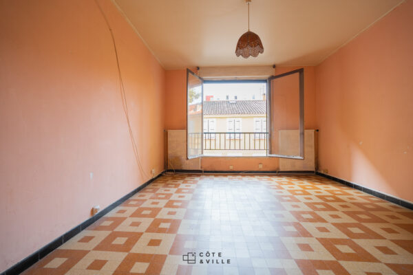 Appartement T2   42 m2   Marseille 13005   À rénover