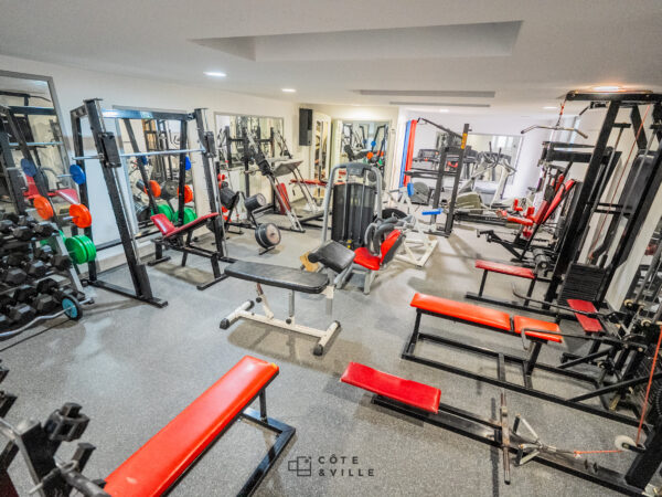 5 avenues | Murs Commerciaux | 350m2 | Piscine