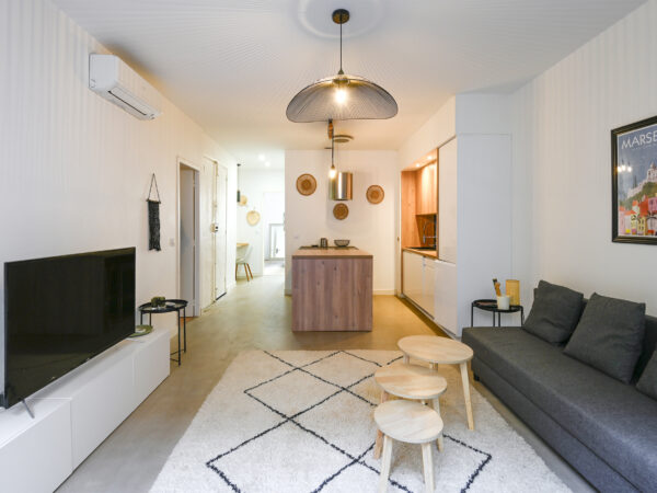 Rare à la vente rez de jardin de 55m2 traversant en plein coeur du Camas !