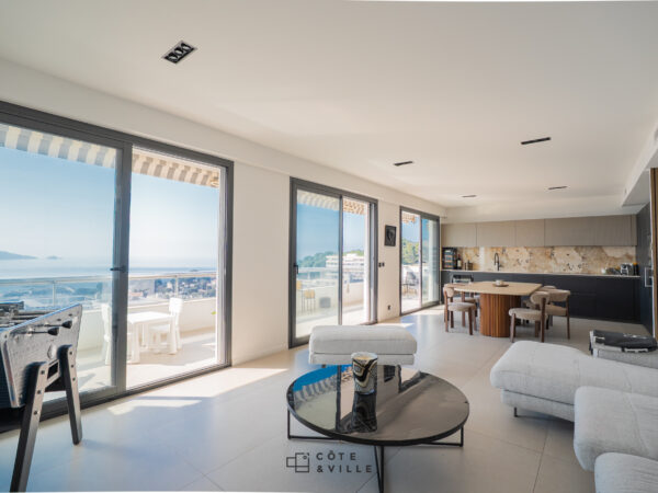 LA CADENELLE VUE MER