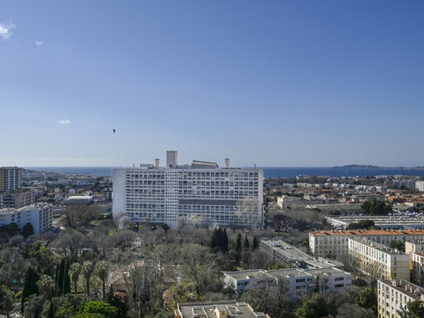 Magnifique T3 de 55m2, rénové et meublé avec vue panoramique sur Marseille !