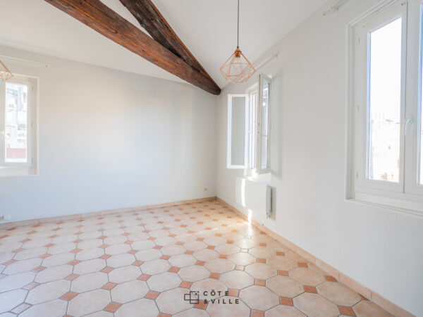 TYPE 2 - MARSEILLE 13007 - CHATEAUBRIAND