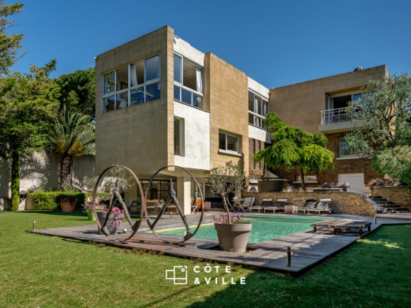 13008 I Propriété d'exception 380m2 I Jardin I Piscine