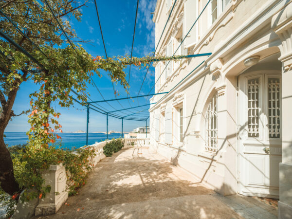 VILLA ROCHE